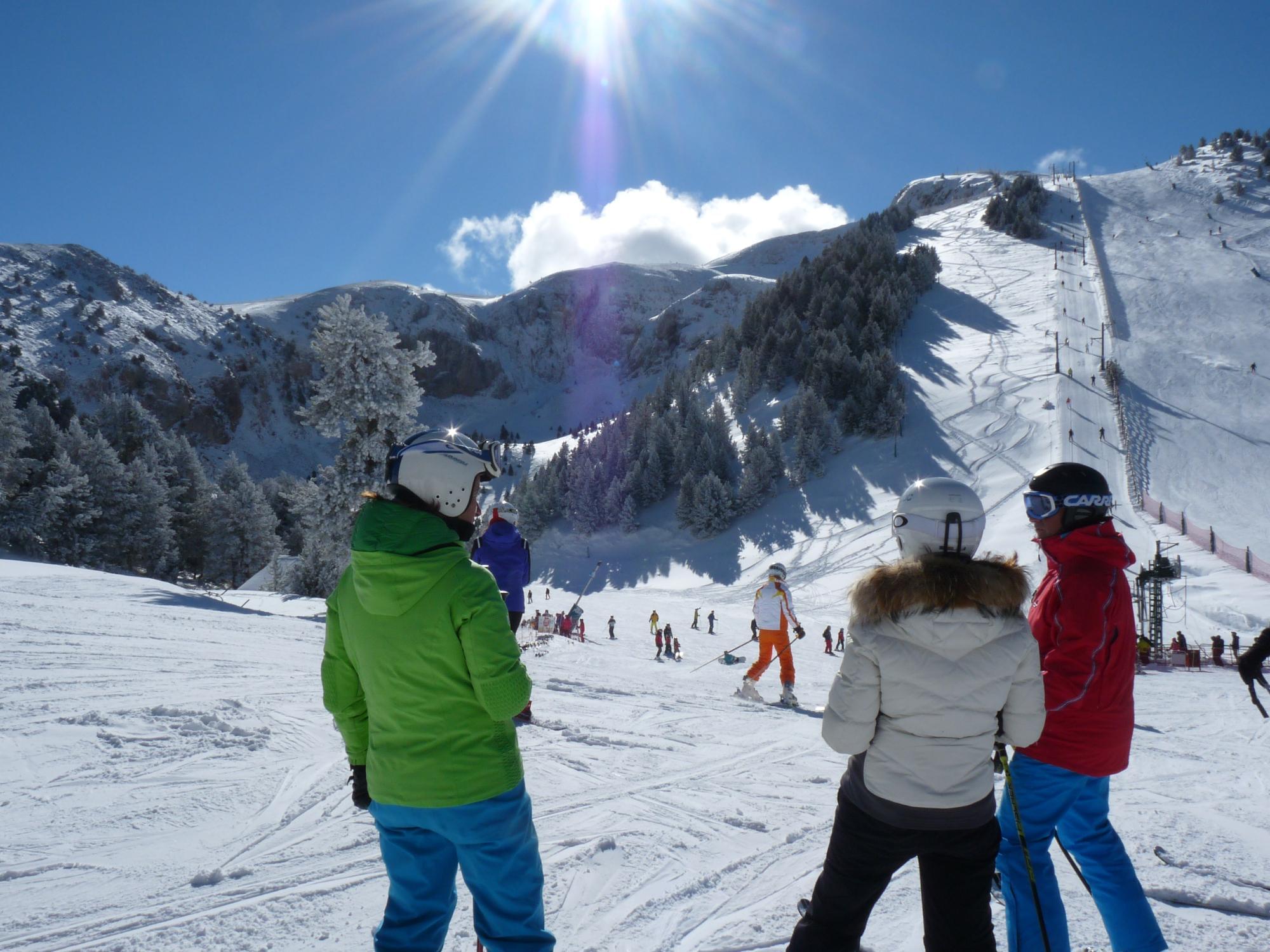 Persones esquiant als Pirineus