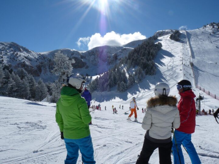 Persones gaudint dels Pirineus de la Cerdanya